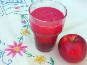 Vitamin Smoothie with Beets and Apples