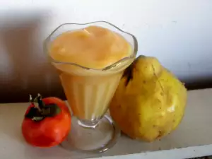 Smoothie with Quince and Persimmon