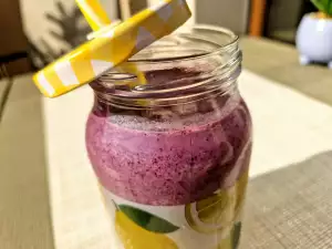 Blueberry and Cashew Protein Smoothie