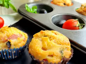 Savory Muffins with Bacon and Cherry Tomatoes