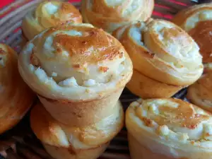 Salty Scones with Feta in Muffin Forms