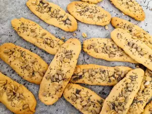 Easy Beer Crackers with Poppy Seeds