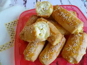 Crackers with Yoghurt and Feta