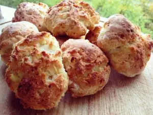 Easy and Salty Feta Cheese Buns