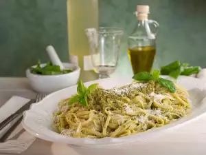 Spaghetti with Green Pea Pesto