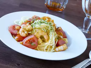 Spaghetti with Shrimp and Tomatoes