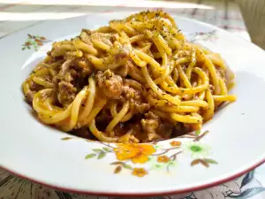 Spaghetti with Tomato and Wine Sauce