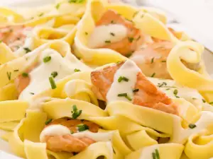 Fettuccine with Salmon and Spinach