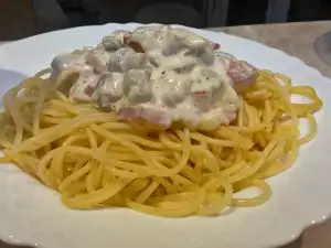 Spaghetti with Bacon. Mushrooms with a Cream Sauce