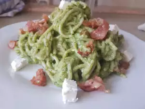 Spaghetti with Spinach and Feta