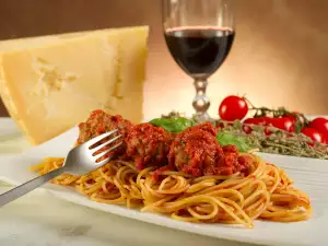 Meatballs on a Bed of Spaghetti