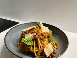 Spaghetti Bolognese According to an Original Italian Recipe