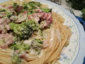 Spaghetti with Broccoli and Bacon