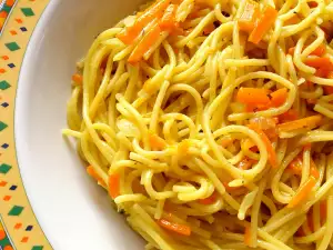 Spaghetti with Turmeric, Basil and Carrots