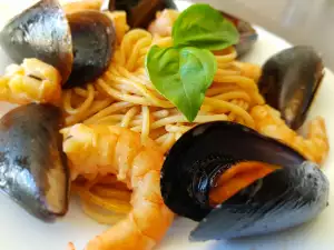 Seafood Spaghetti with Mussels and Shrimp