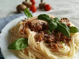 Spaghetti with Mushroom Bolognese Sauce