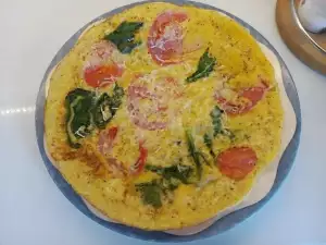 Quick Spinach and Tomato Omelet