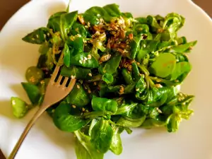 Spinach Salad with Seeds