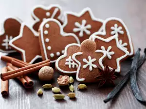 Christmas Gingerbread Cookies with Icing