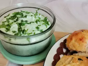 Savory Cream for Spreading with Zucchini and Cottage Cheese