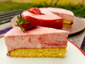 Parfait Cake with Strawberries and Cream