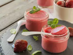 Strawberry Mousse with White Chocolate