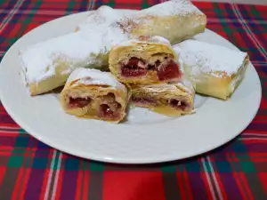 Strudel with Cherries and Raisins