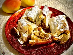 Strudel with Pears, Walnuts and Cinnamon