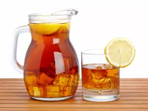 Homemade Black Iced Tea with Lemon