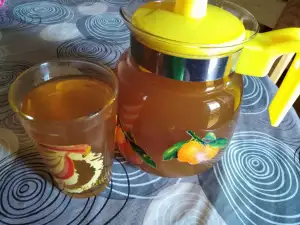 Iced Tea from Dried Herbs with Honey