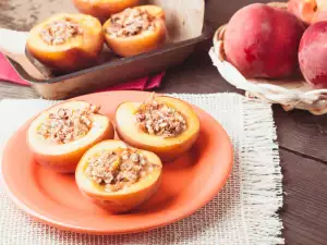 Stuffed Peaches with Mascarpone Cream