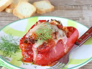 How to Make White Sauce for Stuffed Peppers?
