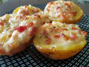 Bacon and Sour Cream Stuffed Potatoes