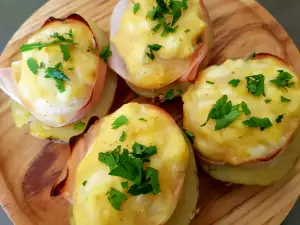 Baked Potatoes with Rich Filling