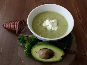 Dairy Soup with Avocado and Broccoli