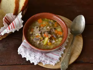 Village-Style Mushroom Soup with Wheat