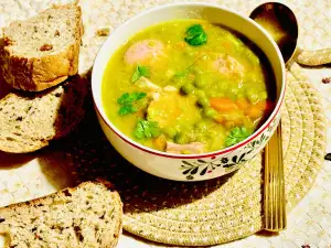 Traditional Dutch Split Pea Soup (Erwtensoep)