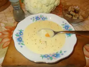 Soup with Cauliflower and Milk