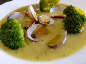 Leek, Clam and Broccoli Soup