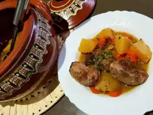 Pork Cheeks with Vegetables in a Clay Pot