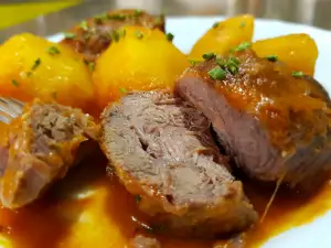 Pork Cheeks with Beer and Potatoes