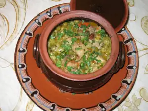 Pork with Peas in a Clay Pot