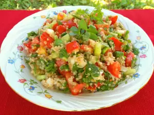 Tabbouleh Summer Salad with Bulgur, Cucumber and Purslane