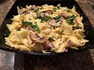 Tagliatelle with Cream, Mushrooms and Ham