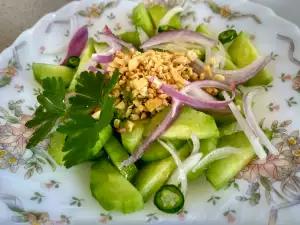 Thai Salad with Peanuts