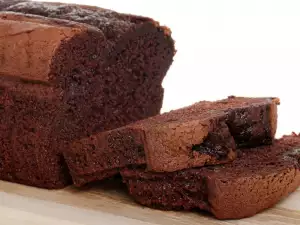 Plain Cocoa Cake with Powdered Sugar