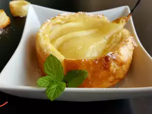 Tartlets with Pears and Cream