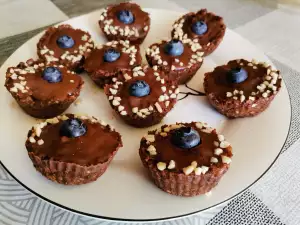 No-Bake Mini Tartlets with Raspberries and Chocolate