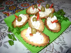 Salty Tartlets with Cream Cheese and Olives