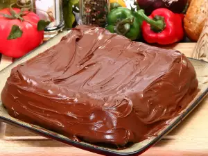 Delicious Cake with Bananas and Chocolate